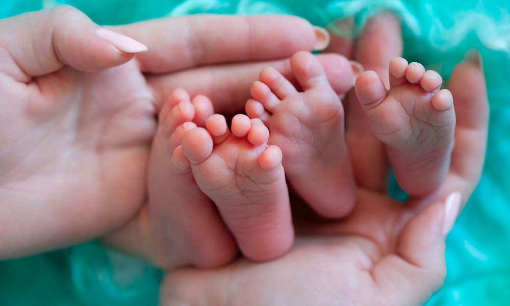 La forma de concepción en embarazos gemelares, ¿influye en los resultados?