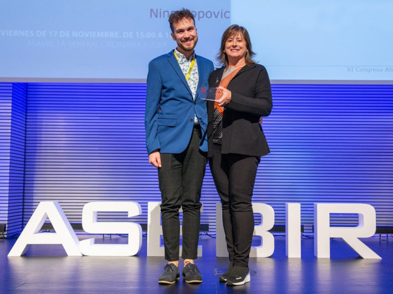 Presentació dels membres de la candidatura ASEBIR-BCN2025 en el congrés de ASEBIR-Palma 2023 per part de la Dra. Montse Boada.