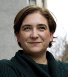 Excelentísima Alcaldesa de Barcelona Sra. Ada Colau